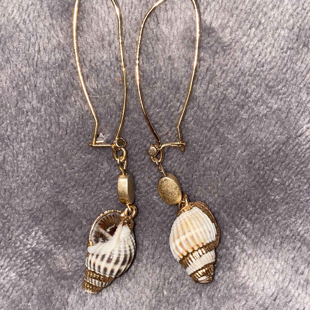 Shell earring - Picture 2 of 2